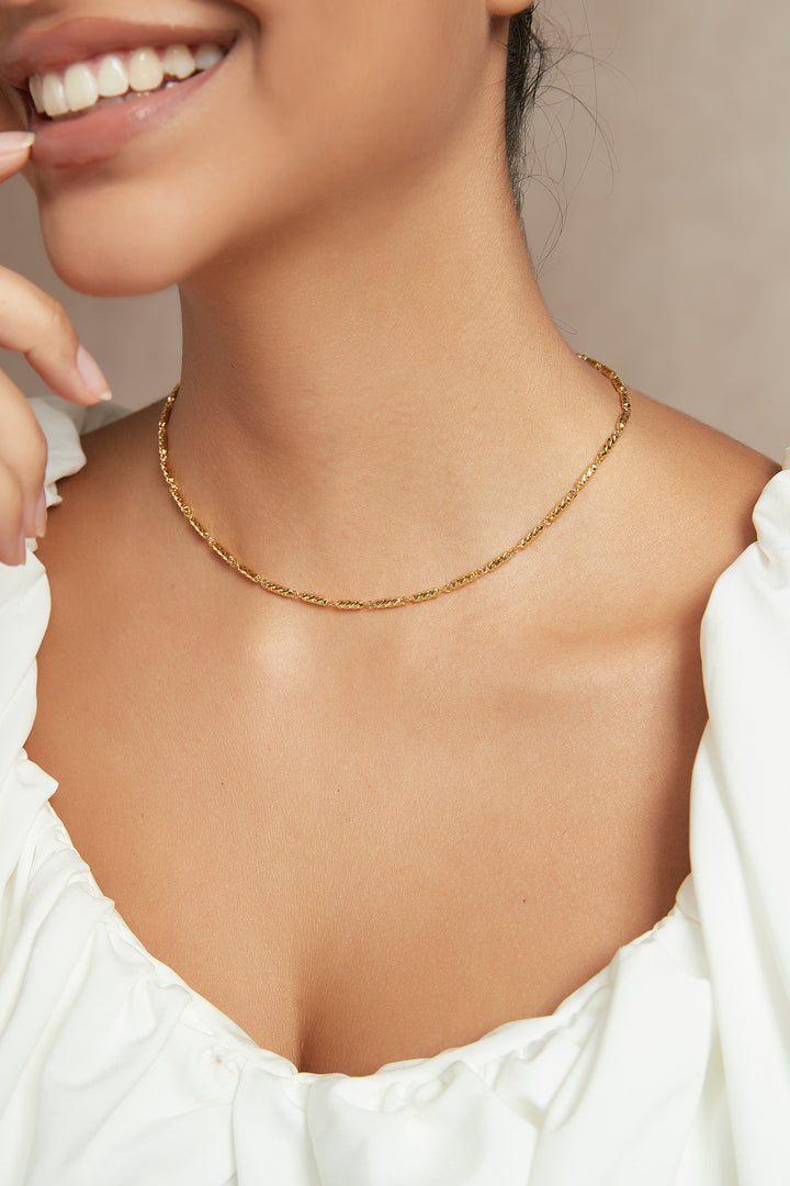 Twist &amp; Wiggle necklace close-up showing twisted link detail - GL.rareness