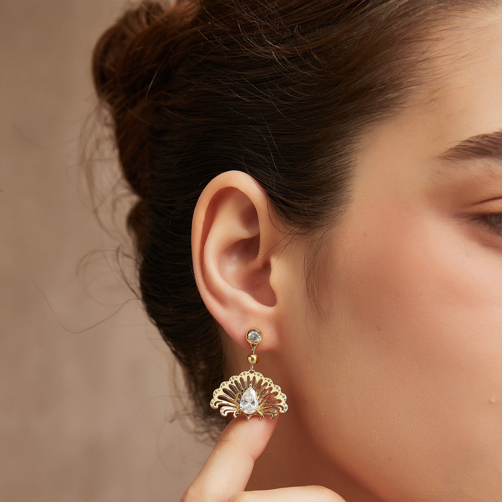 18K gold-plated Center Stage Spark earrings with pear-cut CZ drops - GL.rareness