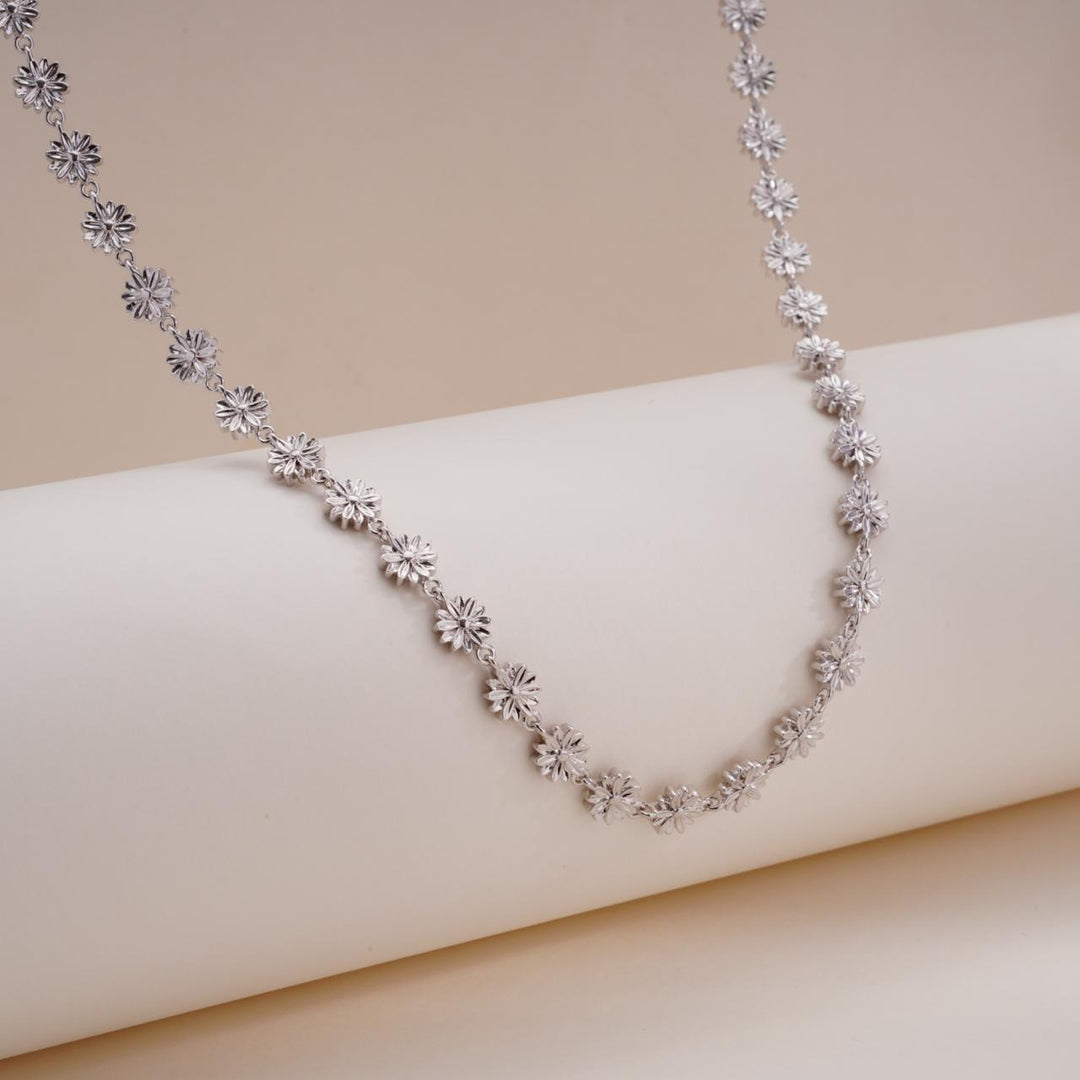 Daisy halo necklace