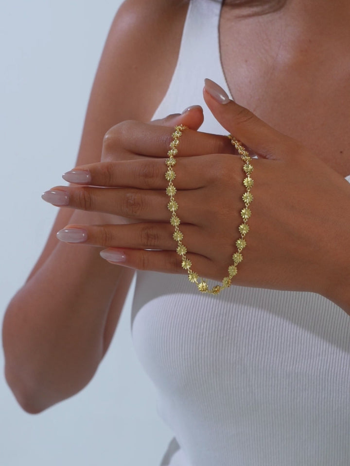 Daisy halo necklace